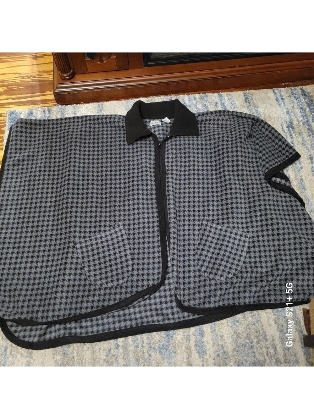NWOT LeModa cape OSFA